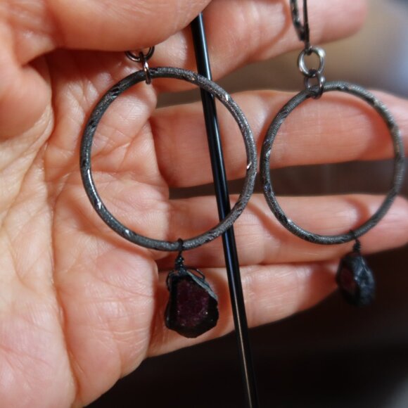 Watermelon tourmaline & blackened sterling silver front facing hoops earrings - Picture 8 of 16